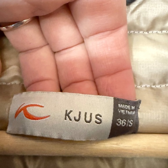 KJUS Women Purple cypress Down Vest Lightweight Puffer Full Zip Size 36 small - Picture 3 of 7